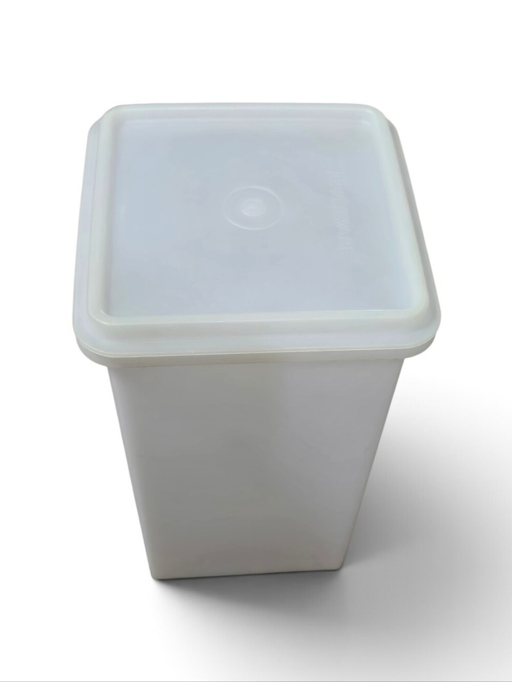 Vintage Tupperware Saltine Cracker Keeper